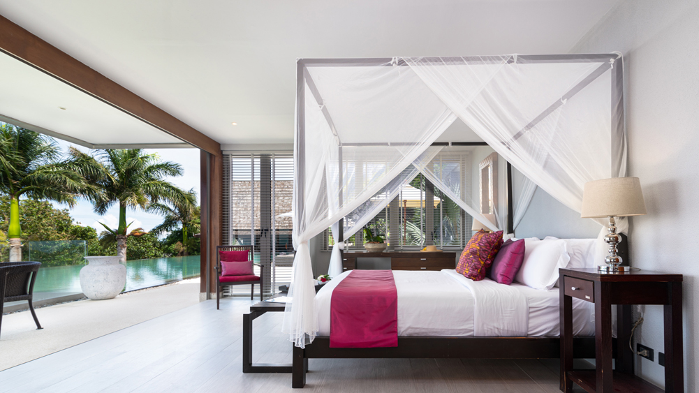 Villa Suralai - Master suite by the pool